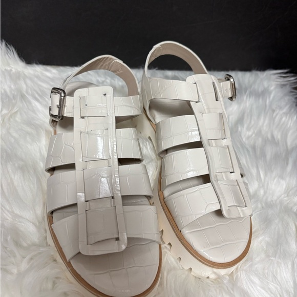 Freda Salvador - Picture 2 of 7